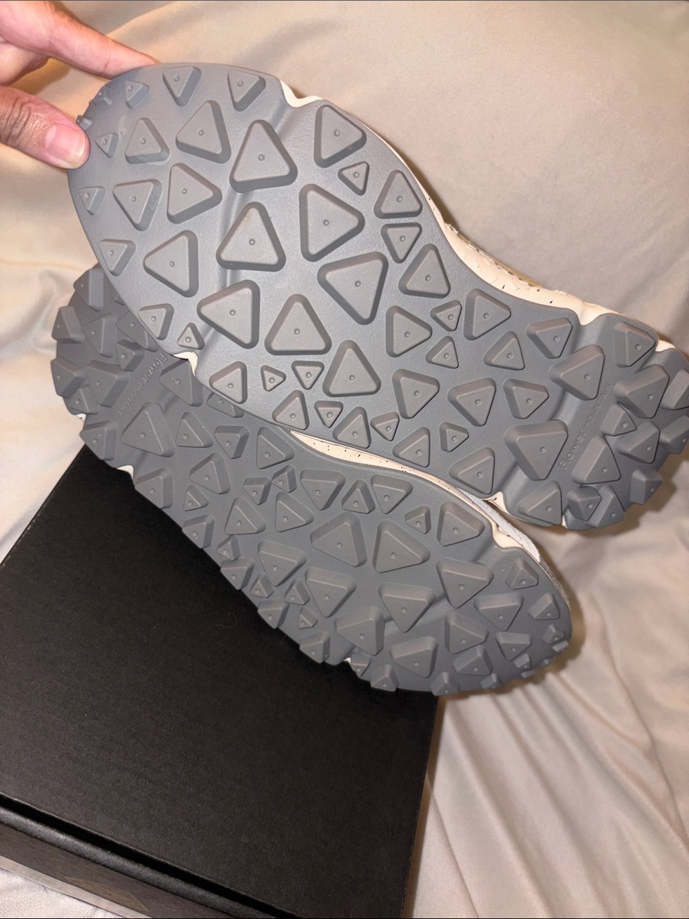 NWT Flower Mountain YAMANO 3 UNI
Suede technical fabric sneakers - White-Grey - Picture 16 of 16